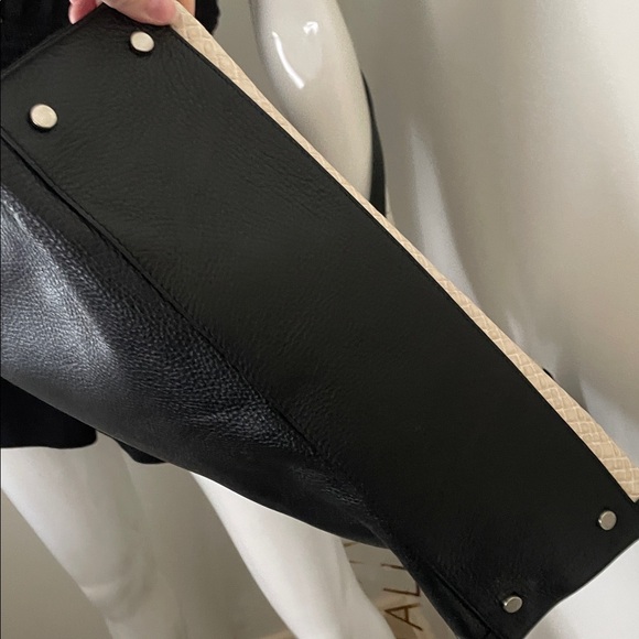 Claudia Firenze embossed leather Italian tote bag crossbody - Picture 3 of 7